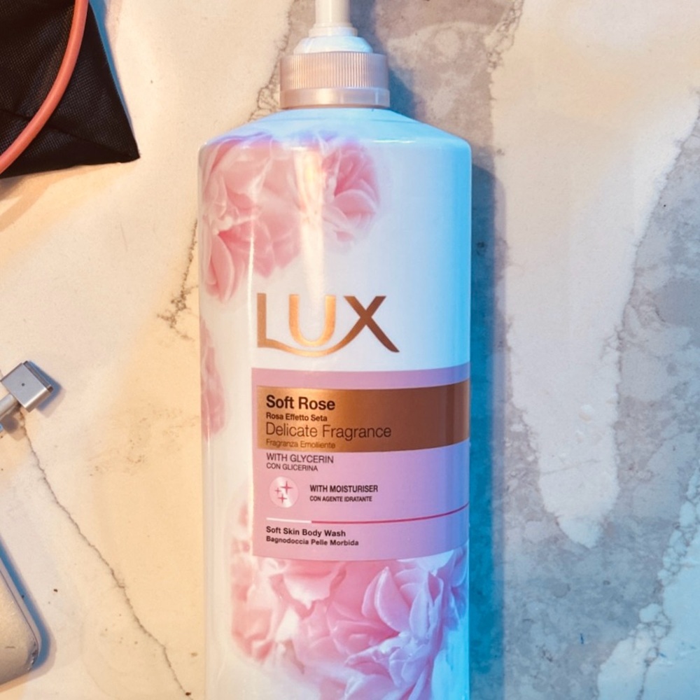 Lux Soft Rose Body Wash
